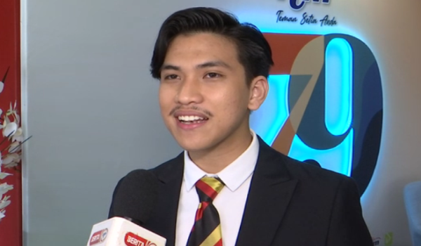 0110 REAX MAHASISWA BUDI95 3