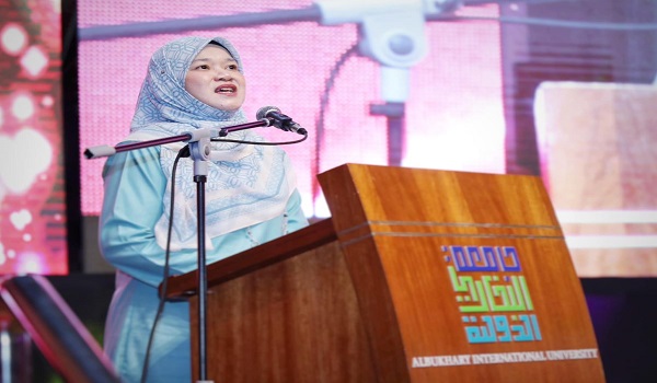 (Menteri Pendidikan Fadhlina Sidek)