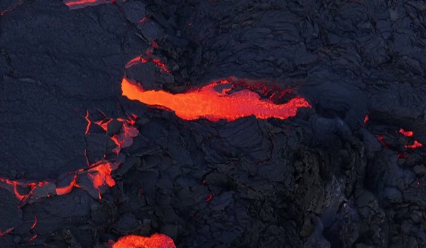 1704 BD ICELAND GUNUNG BERAPI 2